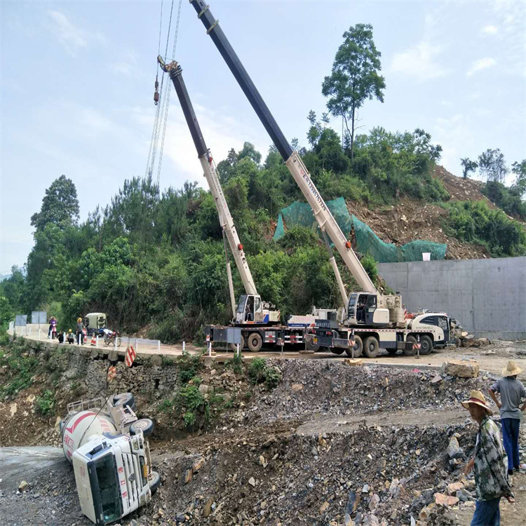汉源汽车掉沟里叫吊车救援要多少钱