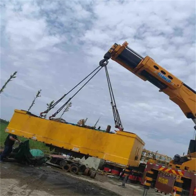 汉源随车吊吊集装箱怎么吊